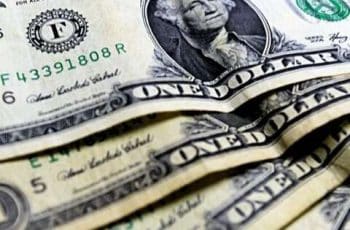 Dólar fecha em alta nesta quinta, 13 de novembro, apesar de queda externa