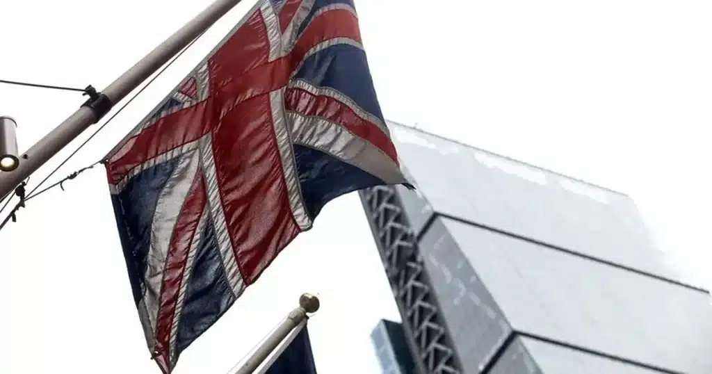 Libra reverte ganhos após inflação do Reino Unido desacelerar