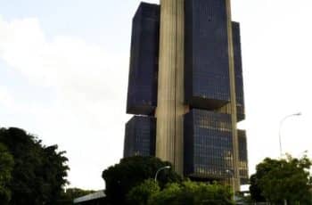 Boletim Focus: Previsão para inflação para 2025 volta a ficar abaixo do teto da meta