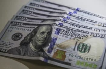 Dólar fecha estável abaixo de R$ 5,30 e Ibovespa avança nesta sexta-feira (14) - GPS Brasília