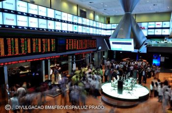 Bolsa sobe pela 14ª vez seguida e ultrapassa os 155 mil pontos