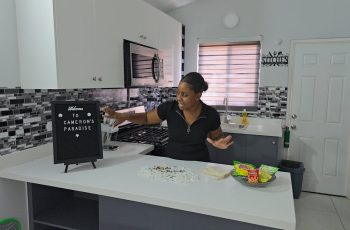 O que é um Hospedagem em Airbnb 8 OUR FIRST GUEST AT OUR AIRBNB‼️GOD IS THE GREATEST‼️