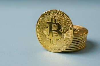 Bitcoin rompe importante barreira psicológica e atinge cotação mais baixa em 6 meses