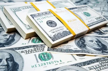 Dólar recua e bolsa renova marca em fechamento de mês com otimismo no mercado