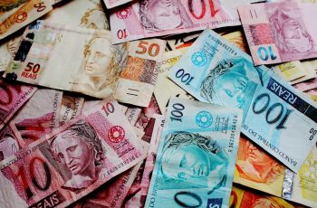 Dólar recua 0,70% e fecha a R$ 5,3609 9 Dólar à vista fecha em queda com maior apetite por risco antes do Copom | Finanças