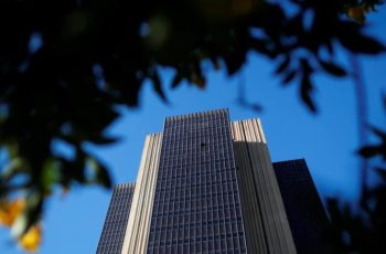 IPCA para 2025 é revisado para 4,55%, segundo Boletim Focus do Banco Central 10 Mercado Aposta em Manutenção da Selic em 15%, diz Boletim Focus