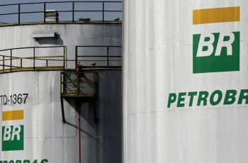Petrobras registra lucro de R$ 32,7 bilhões e aprova R$ 12,16 bilhões em dividendos no terceiro trimestre 4 FUP critica pagamento de R$ 12 bilhões em dividendos pela Petrobras