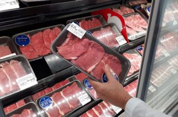 Boi gordo encerra outubro entre R$ 315 e R$ 320 por arroba, com alta de até 5% em algumas regiões 3 Carne mais cara à vista? Boi gordo tem nova alta e pressiona açougues
