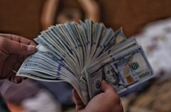 Dólar Hoje: Selic em 15% por período bastante prolongado e Fed no escuro