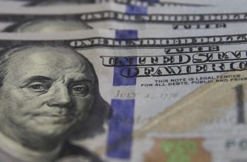 Dólar sobe para R$ 5,33 com espera de dados econômicos nos EUA