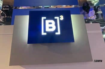 Ibovespa fecha em queda com sinais de desaceleração econômica e influência de indicadores internacionais