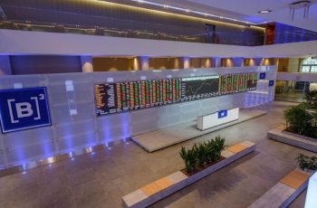 Dólar recua 0,24% e fecha a R$ 5,348 na venda após decisão do Copom 12 Ibovespa B3 quebra novo recorde; dólar fecha em queda