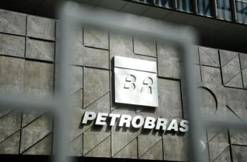Petróleo tipo Brent opera em baixa de menos de 1% enquanto ações da Petrobras sobem 2,3% 7 Petrobras PETR4 dividendos
