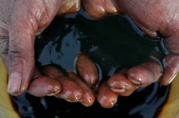 Petróleo tipo Brent encerra trimestre praticamente estável a US$ 65 por barril, com revisão de preços e projeções de receita das petroleiras brasileiras. 11 qual se dará melhor no 3T? XP prevê resultados desiguais