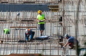 Taxa de desemprego no Brasil caiu para 5,4% no trimestre encerrado em outubro de 2025 (Foto: Imagem Ilustrativa, Canva, Reprodução)