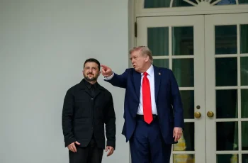 O presidente dos EUA, Donald Trump, e da Ucrânia, Volodymyr Zelensky, durante encontro multilateral com líderes europeus. <br> (Foto: Joyce N. Boghosian / White House)