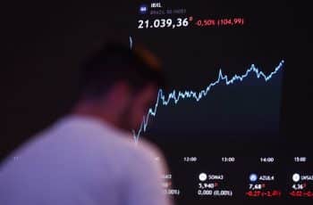Dólar cai 11,19% em 2025, maior queda em 9 anos - 30/12/2025 - Economia