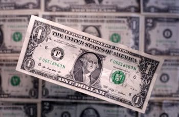 Dólar à vista fecha em queda, a R$ 5,3303 na venda