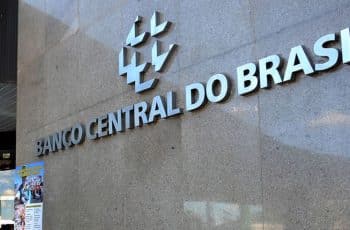 Mercado de criptomoedas no Brasil deve crescer 43% em 2025, com investimento médio ultrapassando US$ 1,000