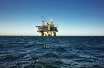 Petróleo em queda pressiona Petrobras e pode prejudicar competitividade de fontes renováveis