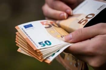 Quanto fechou o euro azul nesta quinta-feira, 4 de dezembro de 2025