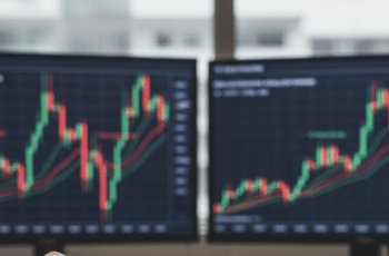 Dólar fecha em alta de 0,24% e atinge R$ 5,54 após queda do petróleo