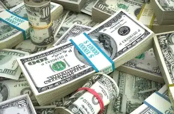 Dólar sobe e Ibovespa recua -