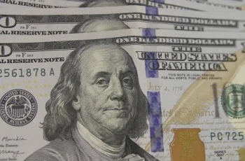 Dólar avança e atinge R$ 5,58 com forte saída de recursos do país 6 Dólar ganha força, bate R$ 5,58 e real tem um dos piores desempenhos do dia