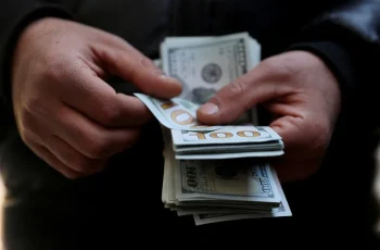 Dólar recua para R$ 5,25 com perda de 5,5% em janeiro de 2026 8 Facebook icon