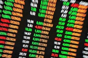 IBovespa renova máxima pelo segundo dia seguido embalada por maior apetite a risco de investidores. Dólar recua 0,68%, para R$ 5,284 -  (crédito: Nelson Almeida/AFP)