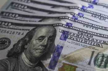 Dólar recua para R$ 5,203 após alta pela manhã, enquanto Ibovespa cai 0,79% para 183.184 pontos 2 Por volta das 14h20 desta quinta-feira (29/1), a moeda norte-americana caía a R$ 5,203 - (crédito: Valter Campanato/Agência Brasil)