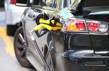 Mercado deu sinal para a Petrobras baixar preço da gasolina