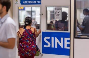 Desemprego em Maceió atinge 7,1%, o menor índice da história e um dos mais baixos do Nordeste, impulsionado por investimentos em turismo e cultura.