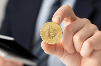 Bitcoin recua levemente após divulgação de dados de emprego nos EUA