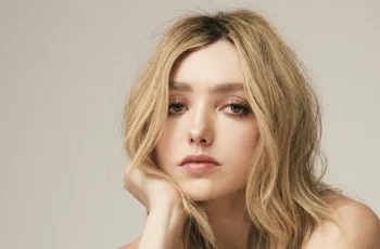 Peyton List assume o papel de Heather Chandler em revival de Heathers The Musical a partir de 26 de janeiro 6 'Cobra Kai's Peyton List Joins Off Broadway Hit 'Heathers The Musical'