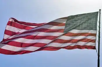 PIB dos EUA cresce 4,4% no terceiro trimestre de 2025, segundo Departamento de Comércio 10 PIB dos EUA tem alta anualizada de 4,4% no 3º trimestre