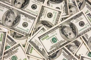 Gráfico do dólar mostrando alta com expectativa por dados econômicos dos EUA e inflação no Brasil