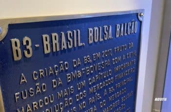 Ibovespa fecha estável, com cautela dos investidores após Boletim Focus e cenário político no radar