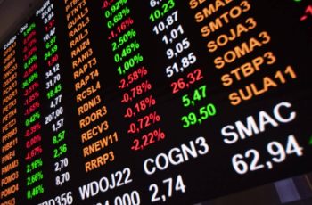 Ibovespa fecha em queda e passa por correção após altas