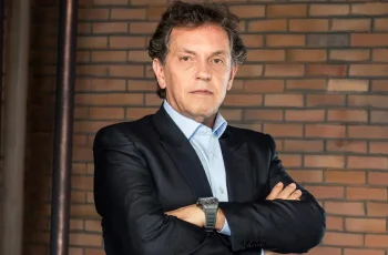 Justiça de São Paulo determina bloqueio de passaporte e penhora de bens do empresário João Appolinário devido a dívidas acumuladas de R$ 1,9 milhão com o Itaú 2 Justiça manda PF apreender passaporte de fundador da Polishop por dívida com Itaú