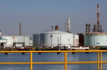 Petróleo Brent fecha em alta, cotado a US$ 65,46 por barril após receios de interrupções no fornecimento do Irã 7 Cotação do Brent para entrega em março sobe 2,49% para 65,46 dólares