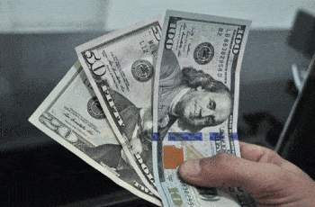 Na mínima do pregão, o dólar bateu R$ 5,1713. (Foto: Tirza Perim)