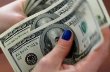 Ajudado pelo exterior, o dólar caiu pela terceira sessão seguida (Foto: Divulgação)