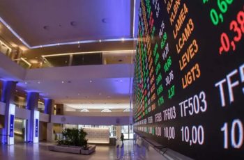 Bolsa bate recorde e fecha pela primeira vez acima dos 165 mil pontos