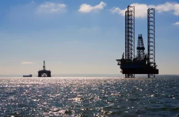 Petróleo encerra a semana a US$ 70,84 por barril, mas analistas preveem queda nas cotações 4 Petróleo volta aos US$ 70, mas cotação não deve se sustentar