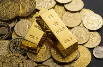 Ouro recua 1% e fecha a US$ 5.176,30 por onça-troy em meio a tensões geopolíticas e tarifas dos EUA 9 Queda do ouro recua 1% com tarifas dos EUA e tensões geopolíticas