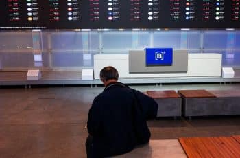 Ibovespa fecha em queda com realização de lucros