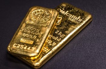 Ouro fecha em queda, apesar de aversão a risco nos mercados | Finanças