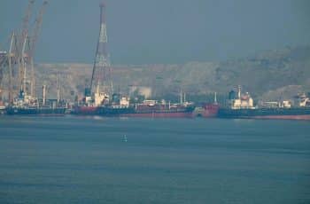 Estreito de Ormuz, rota para 20% do petróleo do mundo, é fechado, diz mídia do Irã