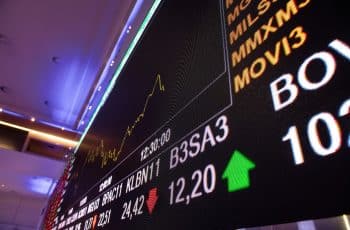 Ibovespa fecha em alta com Itaú e B3; Bradesco recua após previsões frustrarem